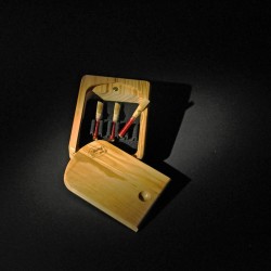 Wooden case for 6 English horn reeds