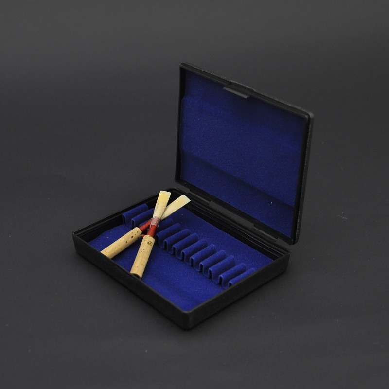 Plastic case for 12 oboe reeds